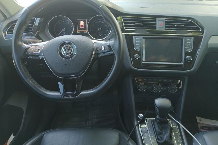 Used Volkswagen Tiguan L 2018 330TSI Automatic Two-Wheel Drive Luxury Edition Center Console