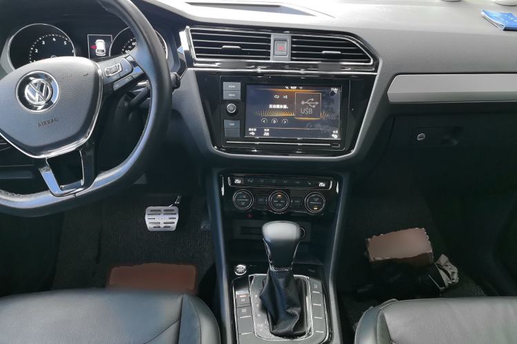 Used Volkswagen Tiguan L 2018 Facelift 330TSI Automatic Two-Wheel Drive Luxury Edition Center Console