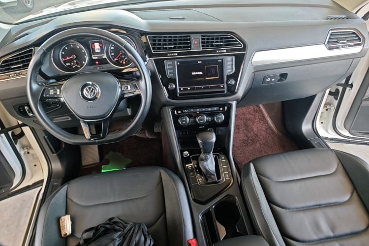 Used Volkswagen Tiguan L 2018 330TSI Automatic Two-Wheel Drive Luxury Edition Center Console