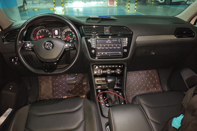 Used Volkswagen Tiguan L 2018 380TSI Automatic All-Wheel Drive Luxury Edition Center Console