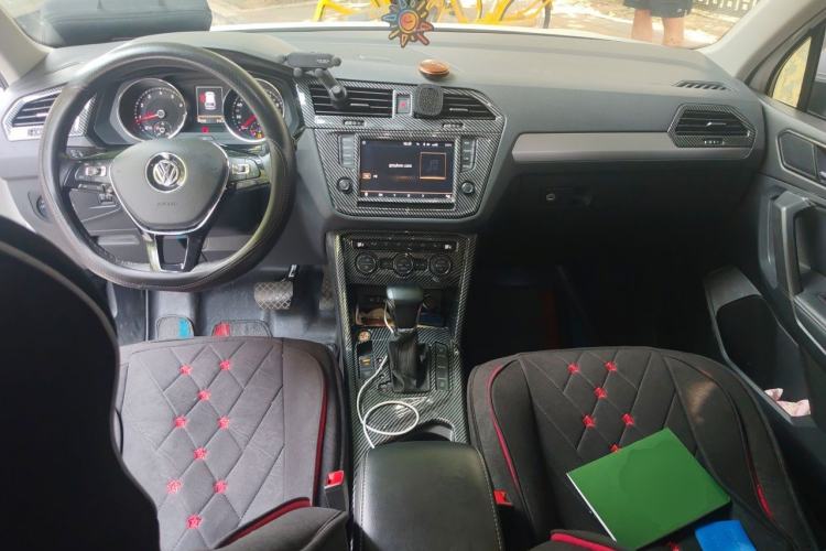 Used Volkswagen Tiguan L 2018 330TSI Automatic Two-Wheel Drive Luxury Edition Center Console