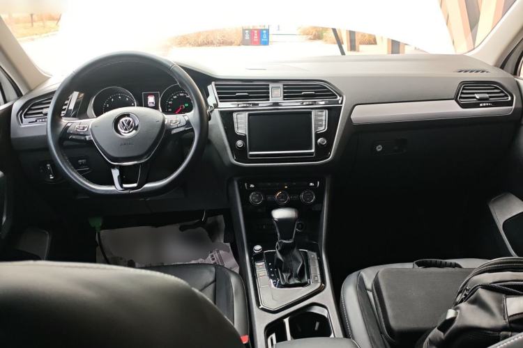 Used Volkswagen Tiguan L 2018 330TSI Automatic Two-Wheel Drive Comfort Edition Center Console
