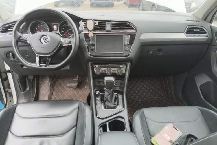 Used Volkswagen Tiguan L 2018 380TSI Automatic All-Wheel Drive Luxury Edition Center Console