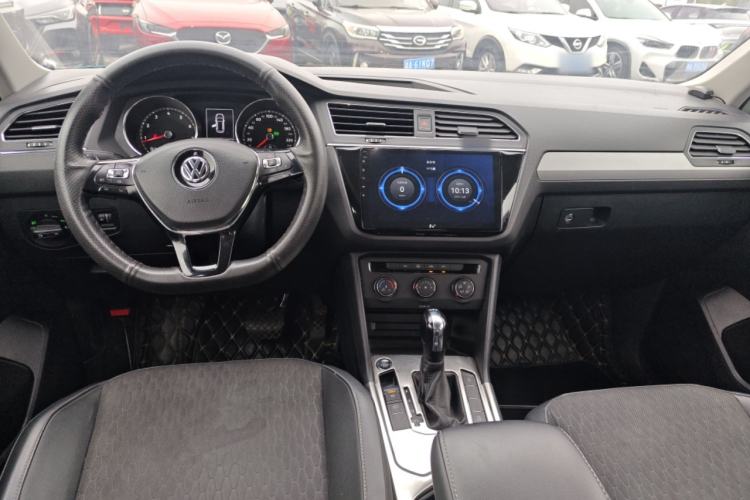 Used Volkswagen Tiguan L 2018 Revised Version 330TSI Automatic Two-Wheel Drive Trendy Edition Center Console