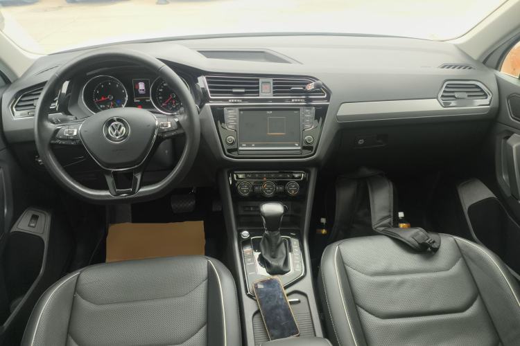 Used Volkswagen Tiguan L 2018 Revised 330TSI Automatic Two-Wheel Drive Flagship Edition Center Console