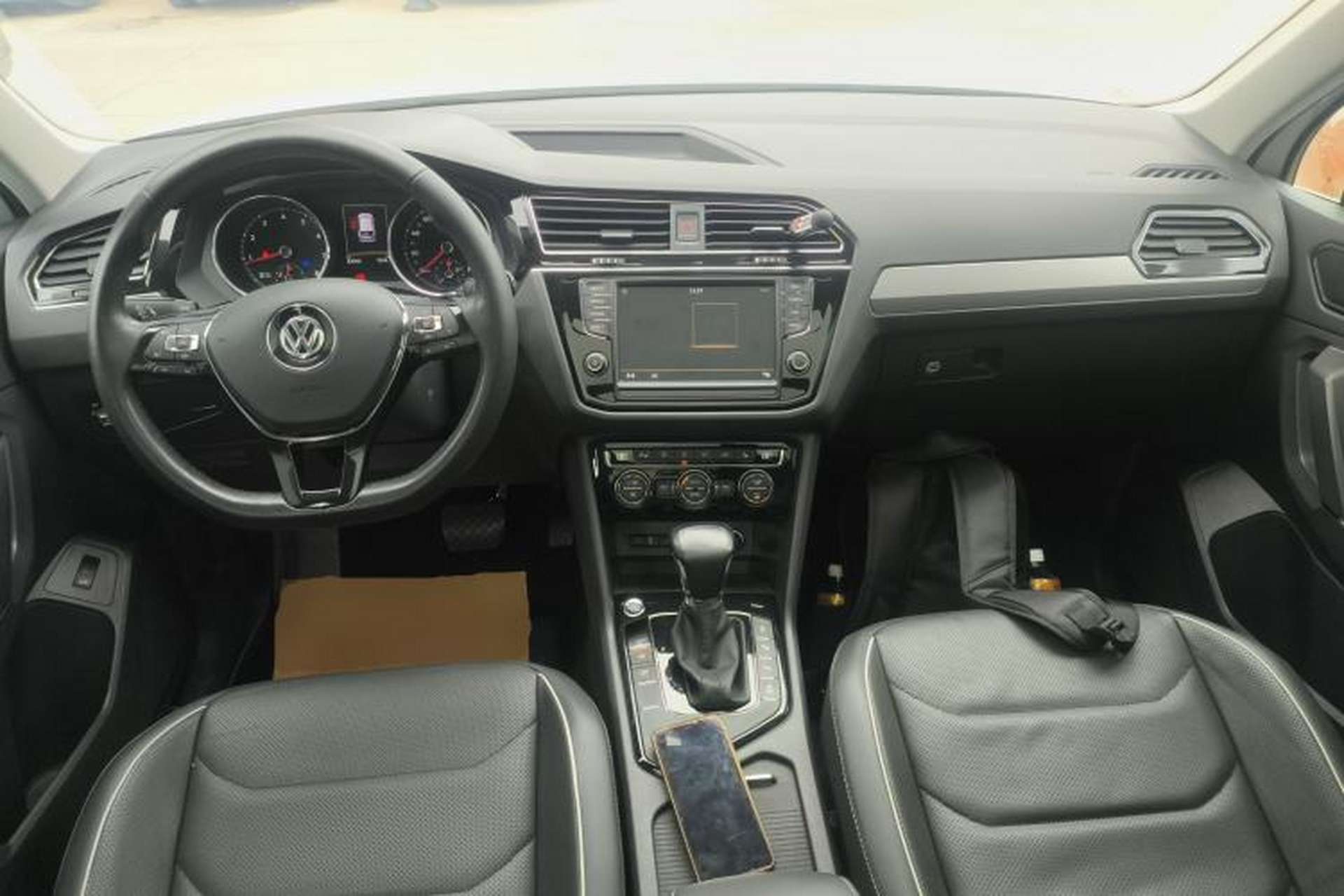 Used Volkswagen Tiguan L 2018 Revised 330TSI Automatic Two-Wheel Drive Flagship Edition Center Console
