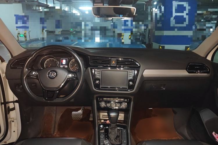 Used Volkswagen Tiguan L 2018 Facelift 330TSI Automatic Two-Wheel Drive Luxury Edition Center Console