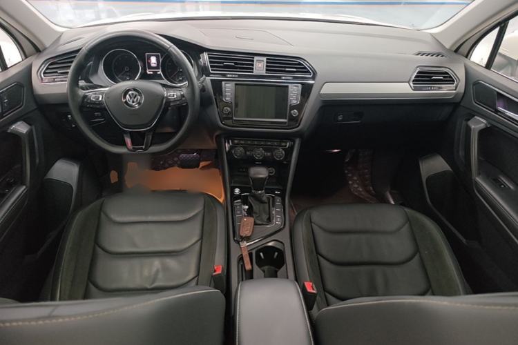 Used Volkswagen Tiguan L 2018 330TSI Automatic Two-Wheel Drive Luxury Edition Center Console