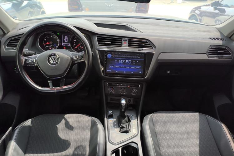 Used Volkswagen Tiguan L 2018 330TSI Automatic Two-Wheel Drive Luxury Edition Center Console