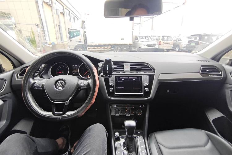 Used Volkswagen Tiguan L 2018 330TSI Automatic Two-Wheel Drive Comfort Edition Center Console