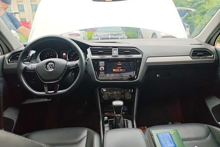 Used Volkswagen Tiguan L 2018 Facelift 330TSI Automatic Two-Wheel Drive Luxury Edition Center Console