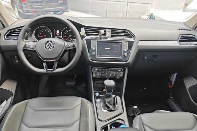 Used Volkswagen Tiguan L 2018 330TSI Automatic Two-Wheel Drive Luxury Edition Center Console