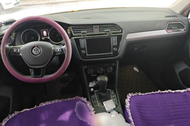 Used Volkswagen Tiguan L 2018 330TSI Automatic Two-Wheel Drive Luxury Edition Center Console