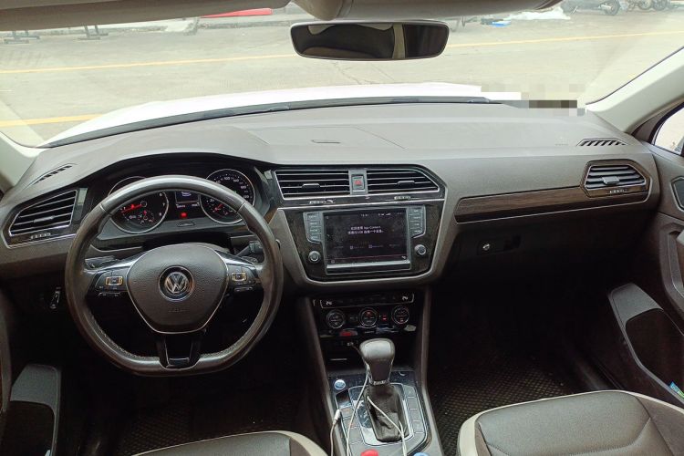 Used Volkswagen Tiguan L 2018 Facelift 330TSI Automatic Two-Wheel Drive Luxury Edition Center Console