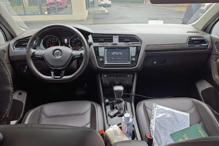 Used Volkswagen Tiguan L 2018 Revised 330TSI Automatic Two-Wheel Drive Flagship Edition Center Console