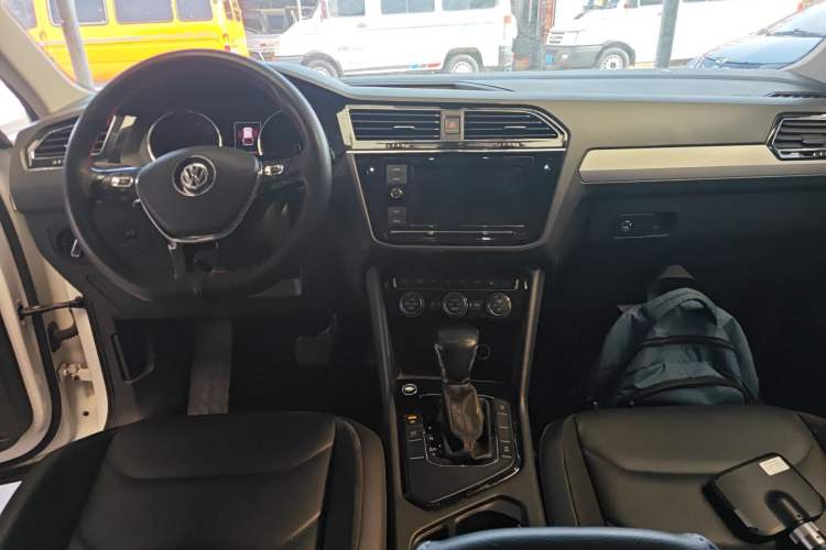 Used Volkswagen Tiguan L 2018 Facelift 330TSI Automatic Two-Wheel Drive Luxury Edition Center Console