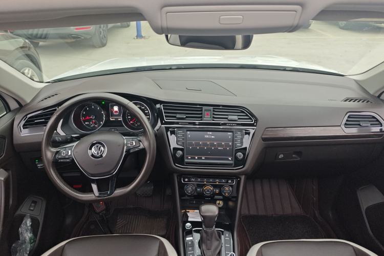 Used Volkswagen Tiguan L 2018 380TSI Automatic All-Wheel Drive Luxury Edition Center Console