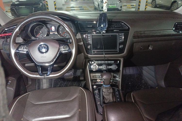 Used Volkswagen Tiguan L 2018 330TSI Automatic Two-Wheel Drive Flagship Edition Center Console