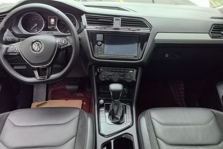 Used Volkswagen Tiguan L 2018 Facelift 330TSI Automatic Two-Wheel Drive Luxury Edition Center Console