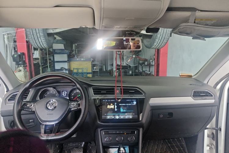Used Volkswagen Tiguan L 2018 330TSI Automatic Two-Wheel Drive Luxury Edition Center Console