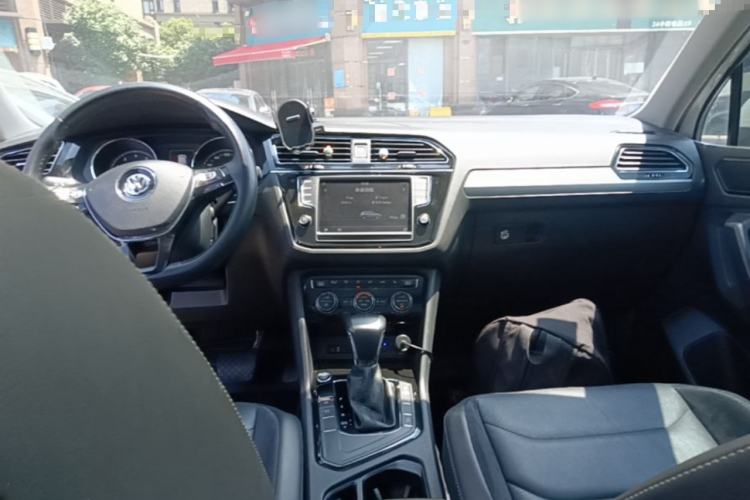 Used Volkswagen Tiguan L 2018 330TSI Automatic Two-Wheel Drive Luxury Edition Center Console