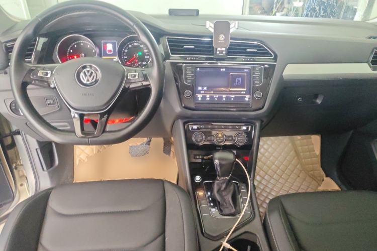 Used Volkswagen Tiguan L 2018 330TSI Automatic Two-Wheel Drive Luxury Edition Center Console