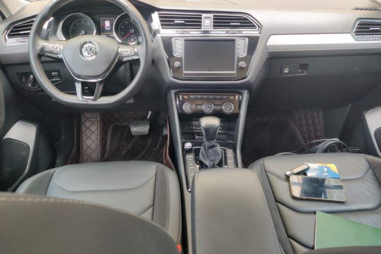 Used Volkswagen Tiguan L 2018 330TSI Automatic Two-Wheel Drive Luxury Edition Center Console