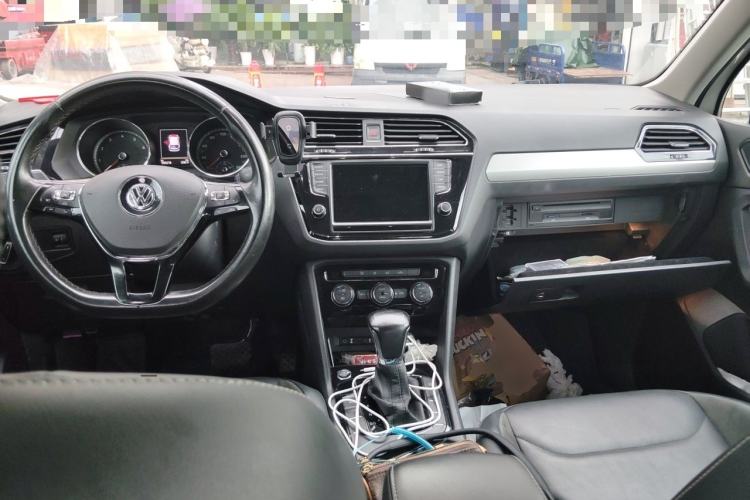 Used Volkswagen Tiguan L 2018 330TSI Automatic Two-Wheel Drive Comfort Edition Center Console