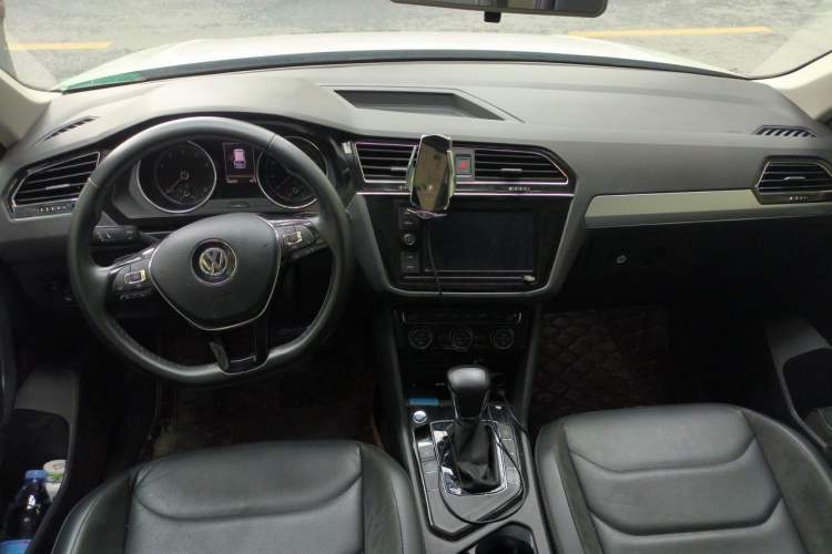 Used Volkswagen Tiguan L 2018 280TSI Automatic Two-Wheel Drive Comfort Edition Center Console