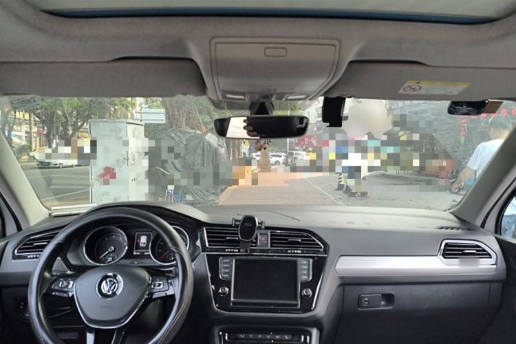 Used Volkswagen Tiguan L 2018 380TSI Automatic All-Wheel Drive Luxury Edition Center Console