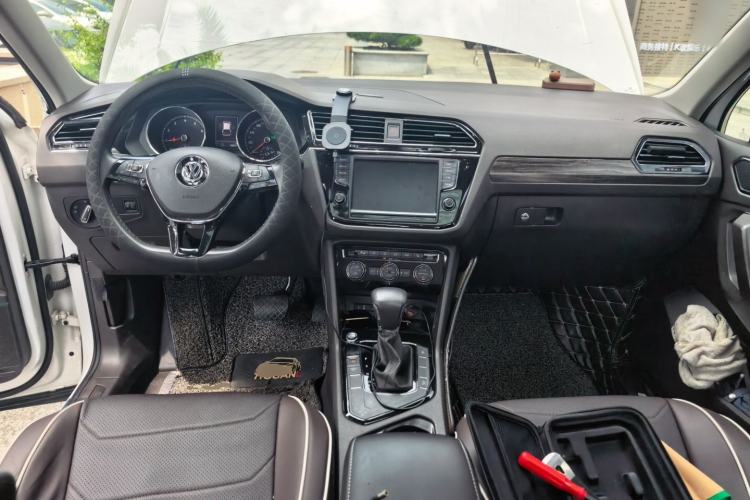 Used Volkswagen Tiguan L 2018 Facelift 330TSI Automatic Two-Wheel Drive Luxury Edition Center Console