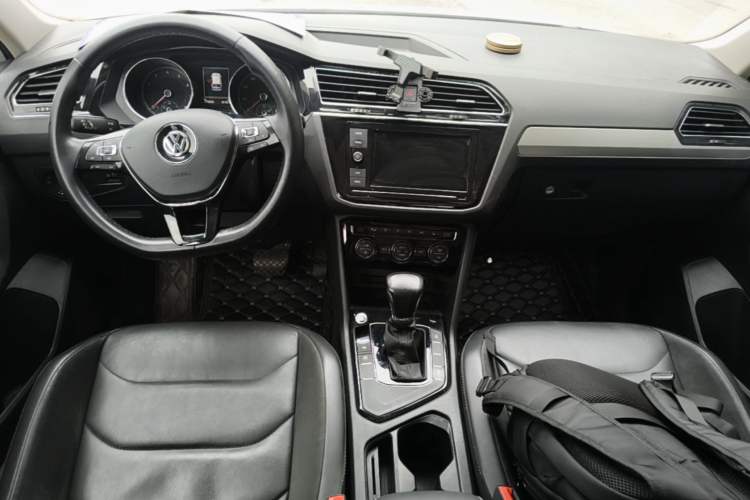 Used Volkswagen Tiguan L 2018 Facelift 330TSI Automatic Two-Wheel Drive Luxury Edition Center Console