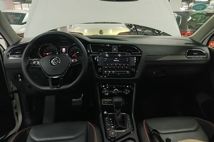 Used Volkswagen Tiguan L 2018 Revised Version 380TSI Automatic All-Wheel Drive Flagship Edition Center Console