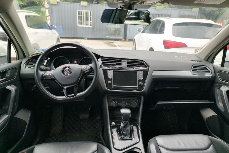 Used Volkswagen Tiguan L 2018 330TSI Automatic Two-Wheel Drive Luxury Edition Center Console