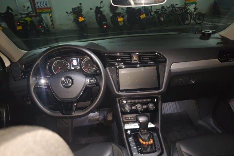 Used Volkswagen Tiguan L 2018 330TSI Automatic Two-Wheel Drive Luxury Edition Center Console