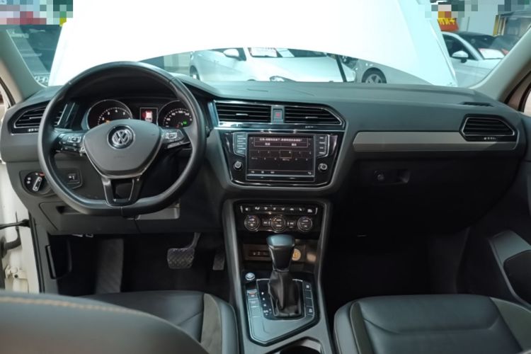 Used Volkswagen Tiguan L 2018 330TSI Automatic Two-Wheel Drive Luxury Edition Center Console
