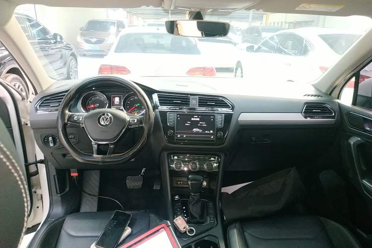 Used Volkswagen Tiguan L 2018 330TSI Automatic Two-Wheel Drive Luxury Edition Center Console