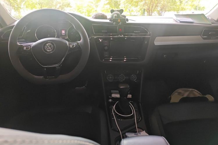 Used Volkswagen Tiguan L 2018 280TSI Automatic Two-Wheel Drive Comfort Edition Center Console