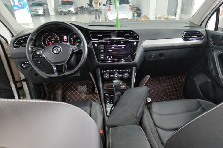 Used Volkswagen Tiguan L 2018 Facelift 330TSI Automatic Two-Wheel Drive Luxury Edition Center Console
