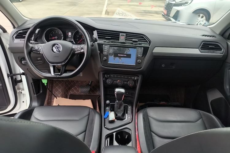 Used Volkswagen Tiguan L 2018 330TSI Automatic Two-Wheel Drive Luxury Edition Center Console