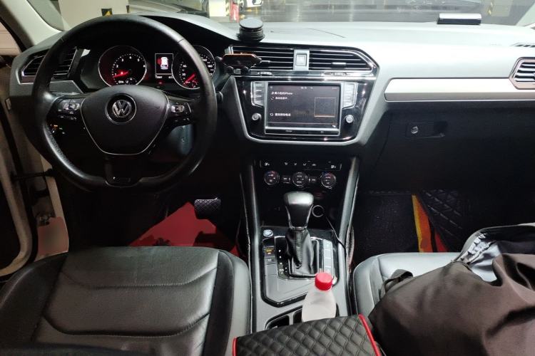 Used Volkswagen Tiguan L 2018 330TSI Automatic Two-Wheel Drive Comfort Edition Center Console