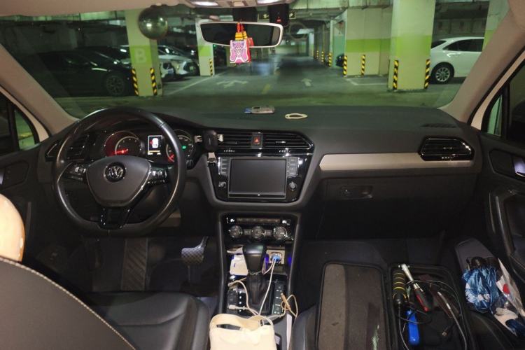 Used Volkswagen Tiguan L 2018 380TSI Automatic All-Wheel Drive Luxury Edition Center Console