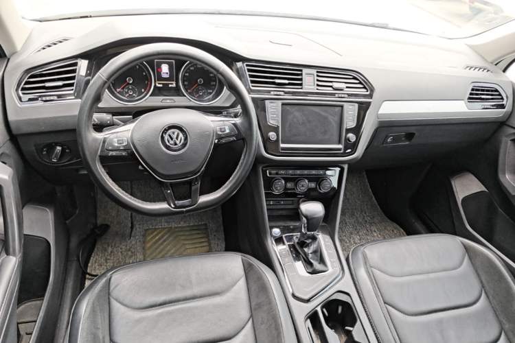 Used Volkswagen Tiguan L 2018 330TSI Automatic Two-Wheel Drive Luxury Edition Center Console