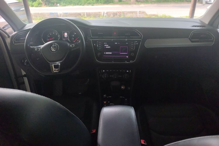 Used Volkswagen Tiguan L 2018 330TSI Automatic Two-Wheel Drive Luxury Edition Center Console