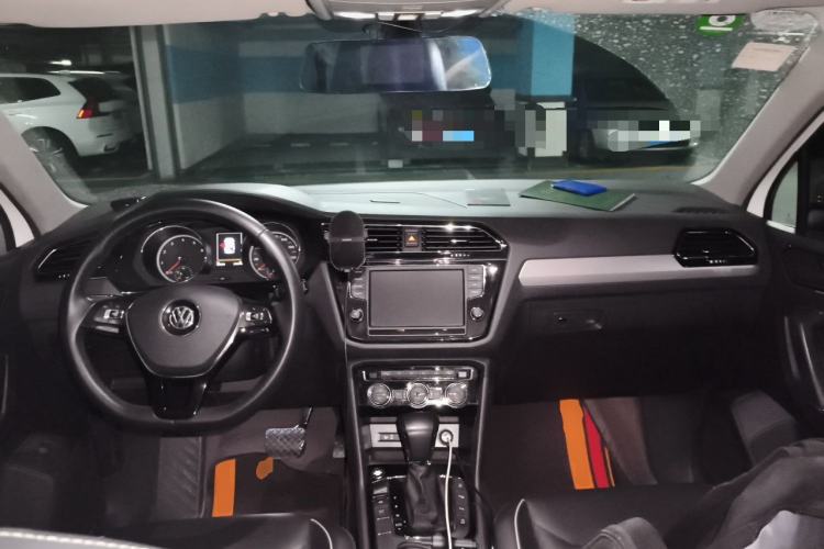Used Volkswagen Tiguan L 2018 330TSI Automatic Two-Wheel Drive Flagship Edition Center Console
