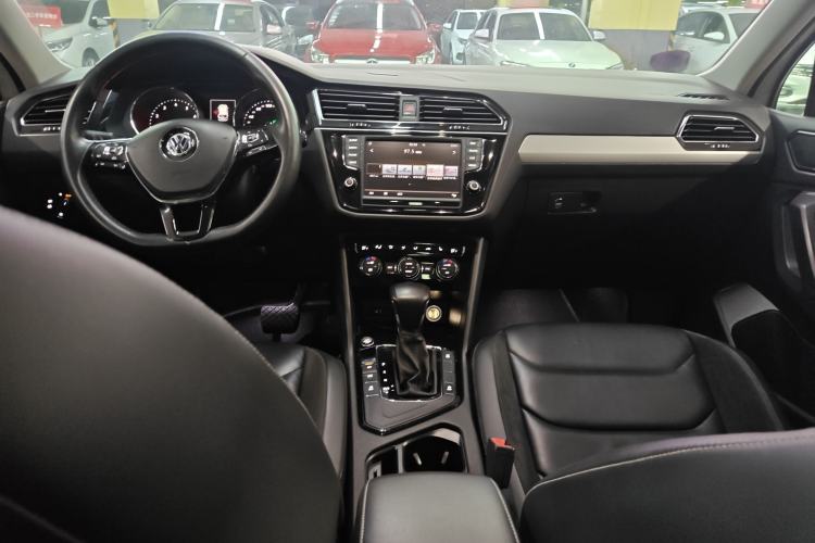 Used Volkswagen Tiguan L 2018 380TSI Automatic All-Wheel Drive Luxury Edition Center Console