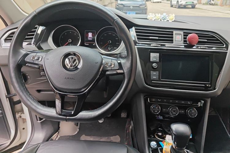 Used Volkswagen Tiguan L 2018 Facelift 330TSI Automatic Two-Wheel Drive Luxury Edition Center Console