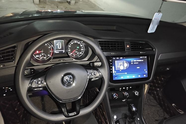Used Volkswagen Tiguan L 2018 330TSI Automatic Two-Wheel Drive Luxury Edition Center Console