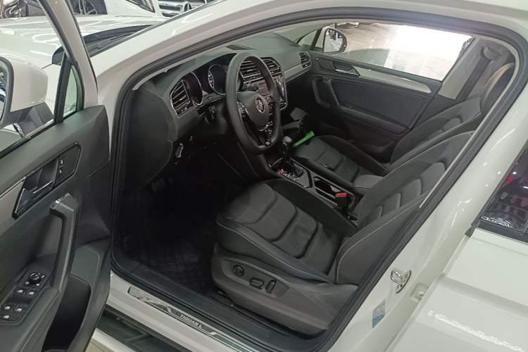 Used Volkswagen Tiguan L 2018 Facelift 330TSI Automatic Two-Wheel Drive Luxury Edition Driver Seat