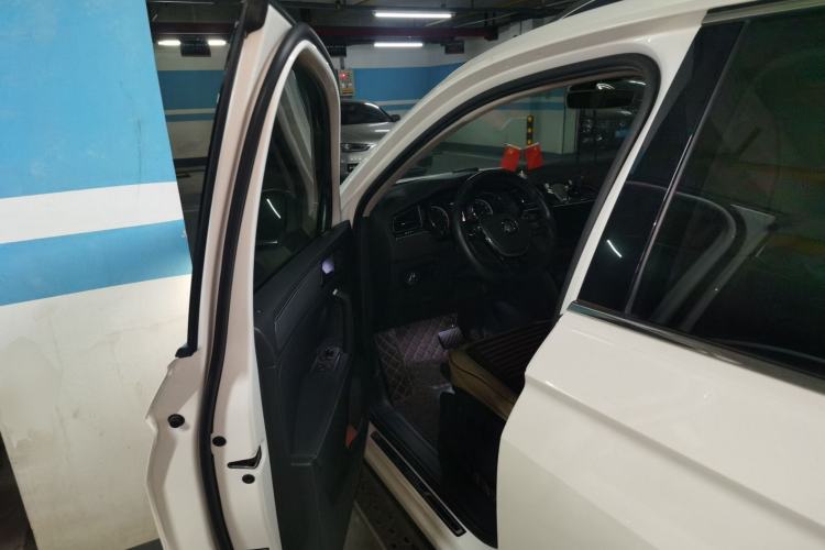 Used Volkswagen Tiguan L 2018 Facelift 330TSI Automatic Two-Wheel Drive Luxury Edition Driver Seat